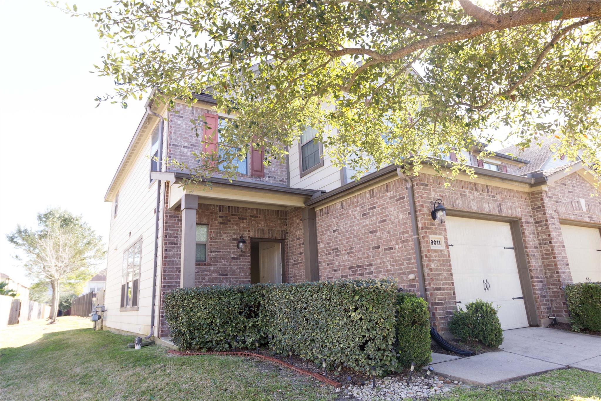 8011 Singing Sonnet Ln Lane, Houston