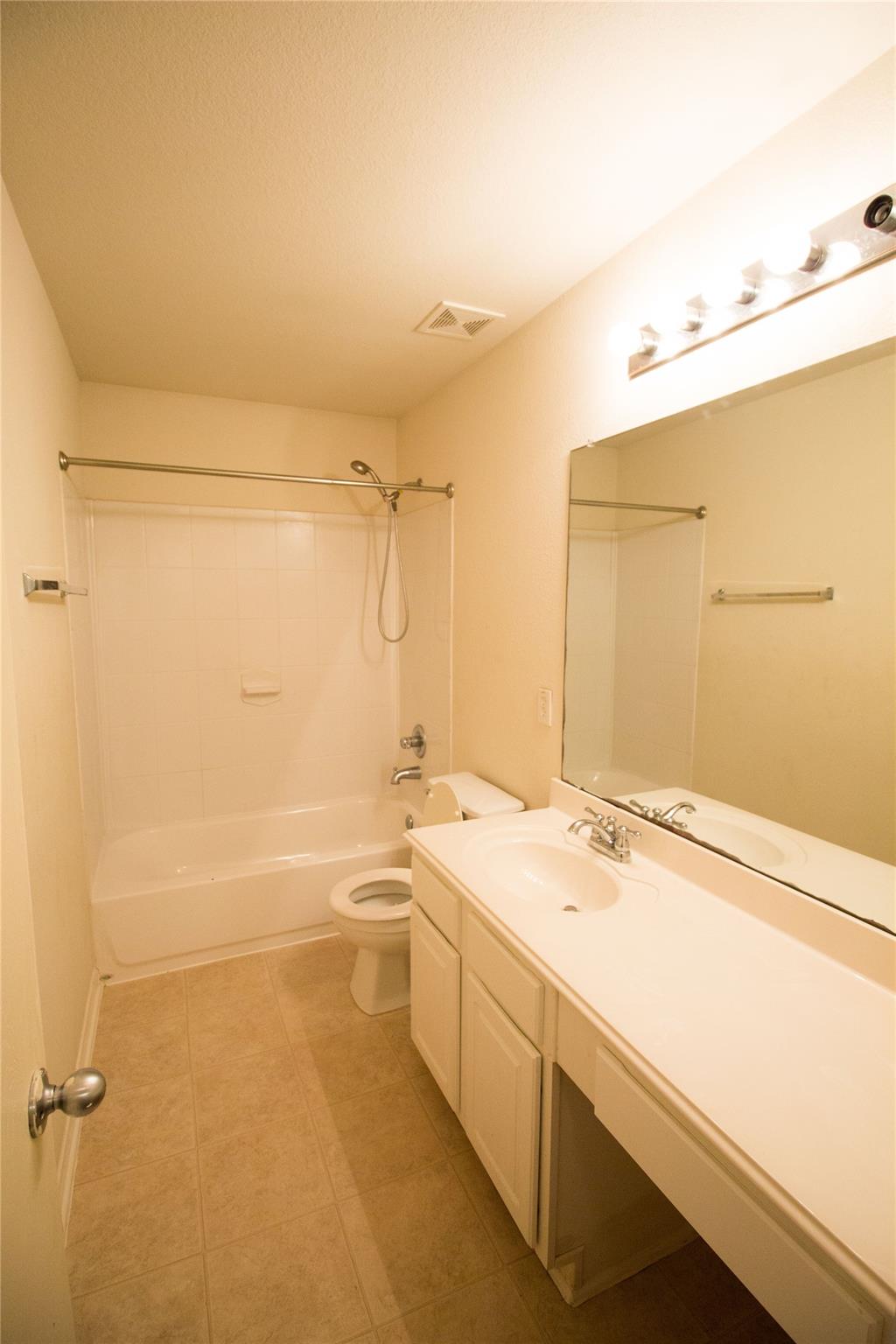 8011 Singing Sonnet Ln Lane, Houston