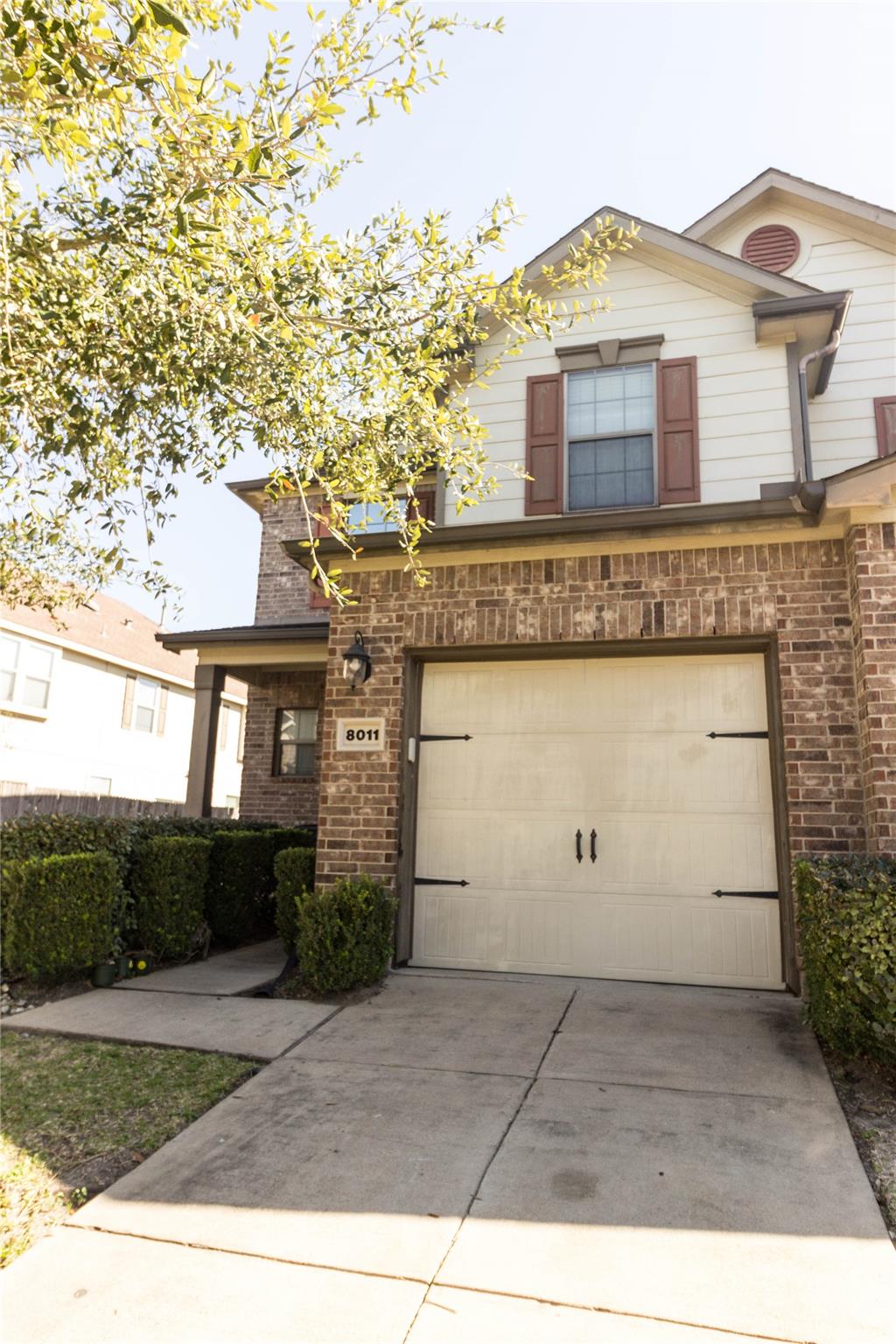 8011 Singing Sonnet Ln Lane, Houston