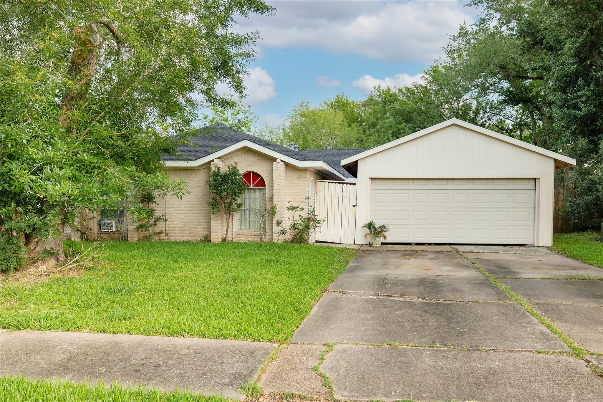 2427 Fairgreen Drive