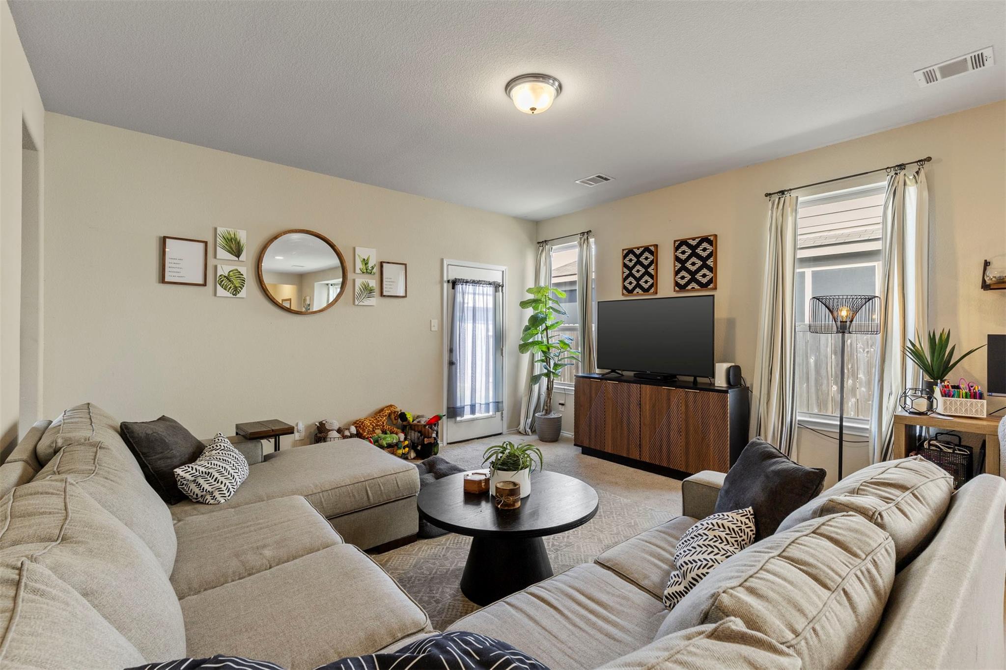 2519 Northern Great White Court