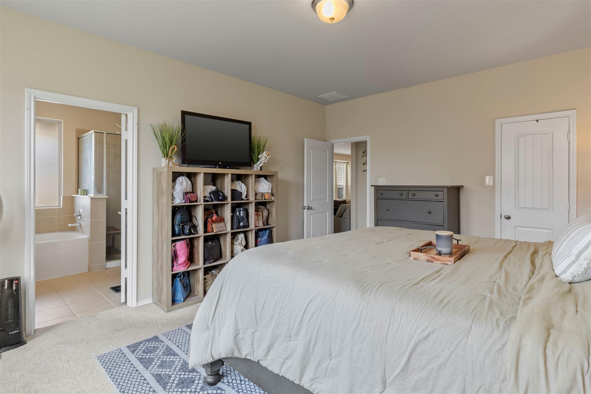 2519 Northern Great White Court