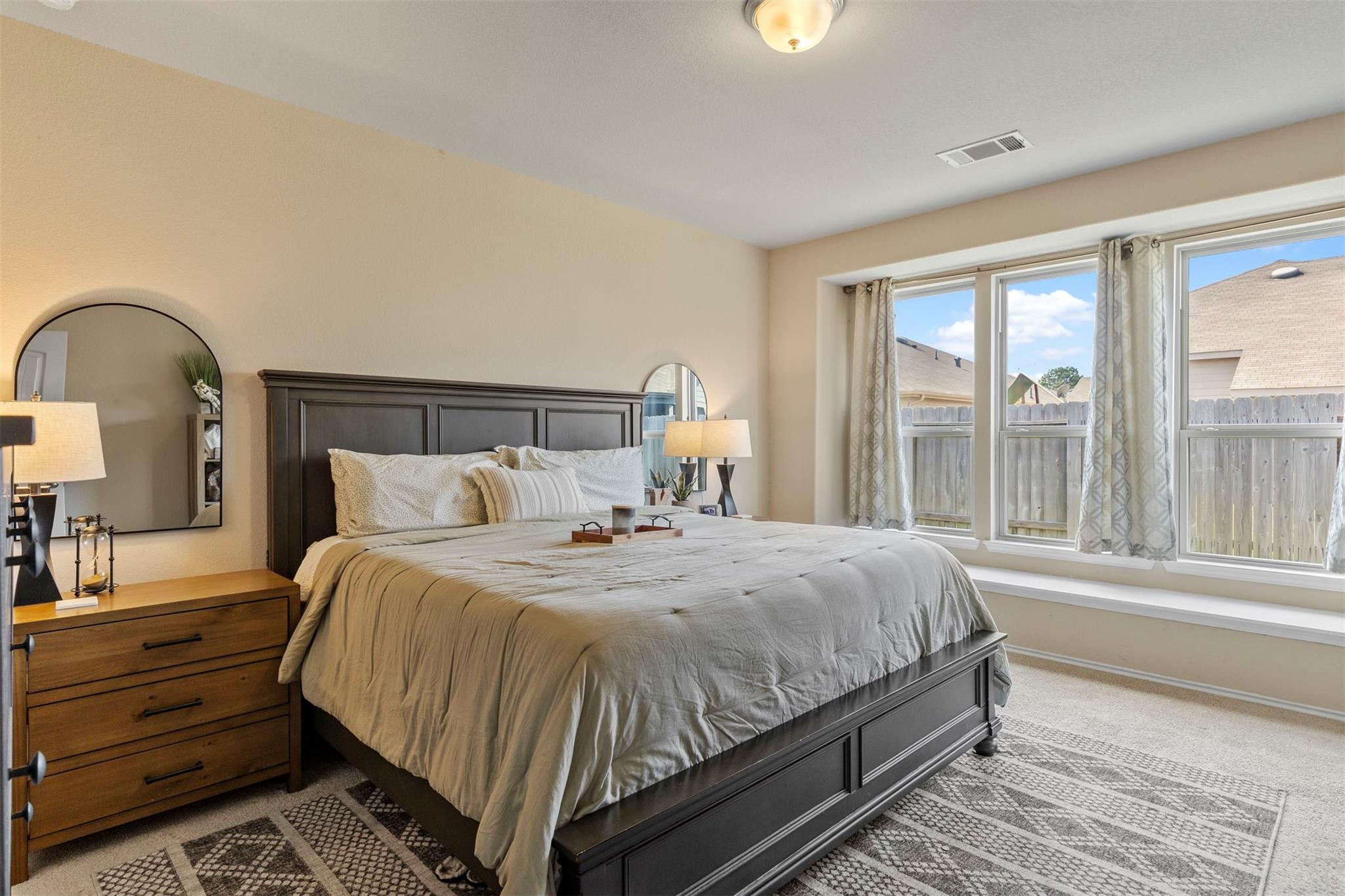 2519 Northern Great White Court