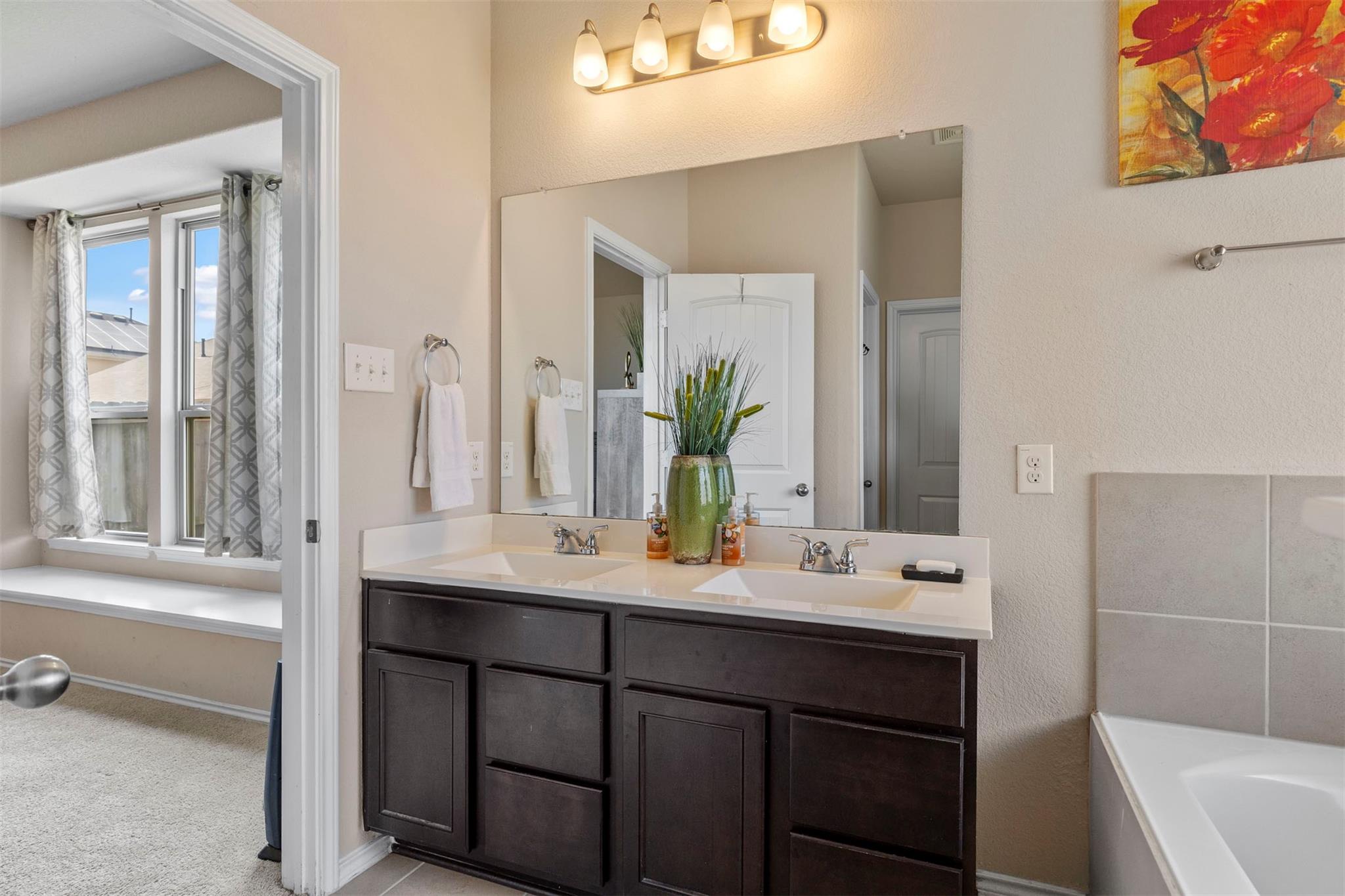 2519 Northern Great White Court