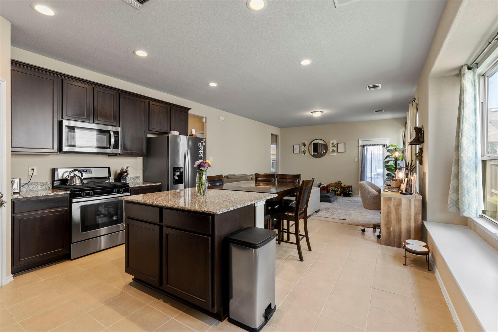 2519 Northern Great White Court