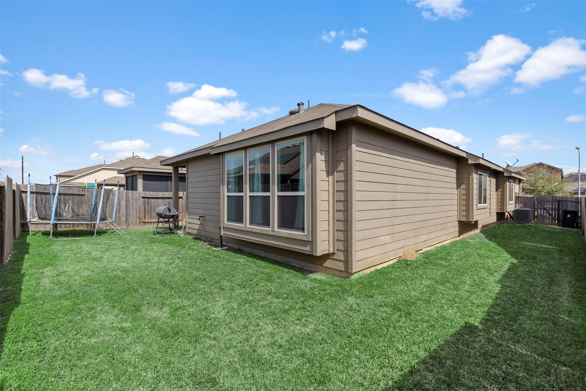 2519 Northern Great White Court