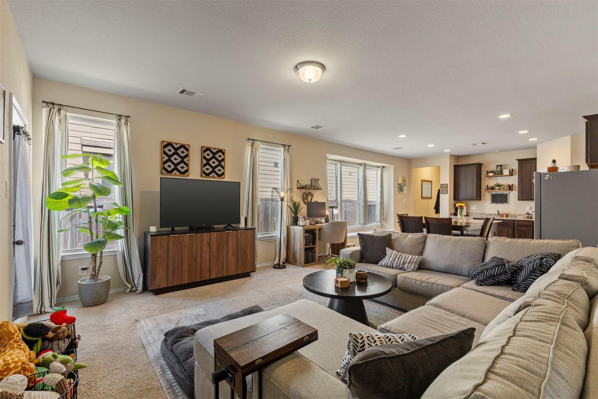 2519 Northern Great White Court