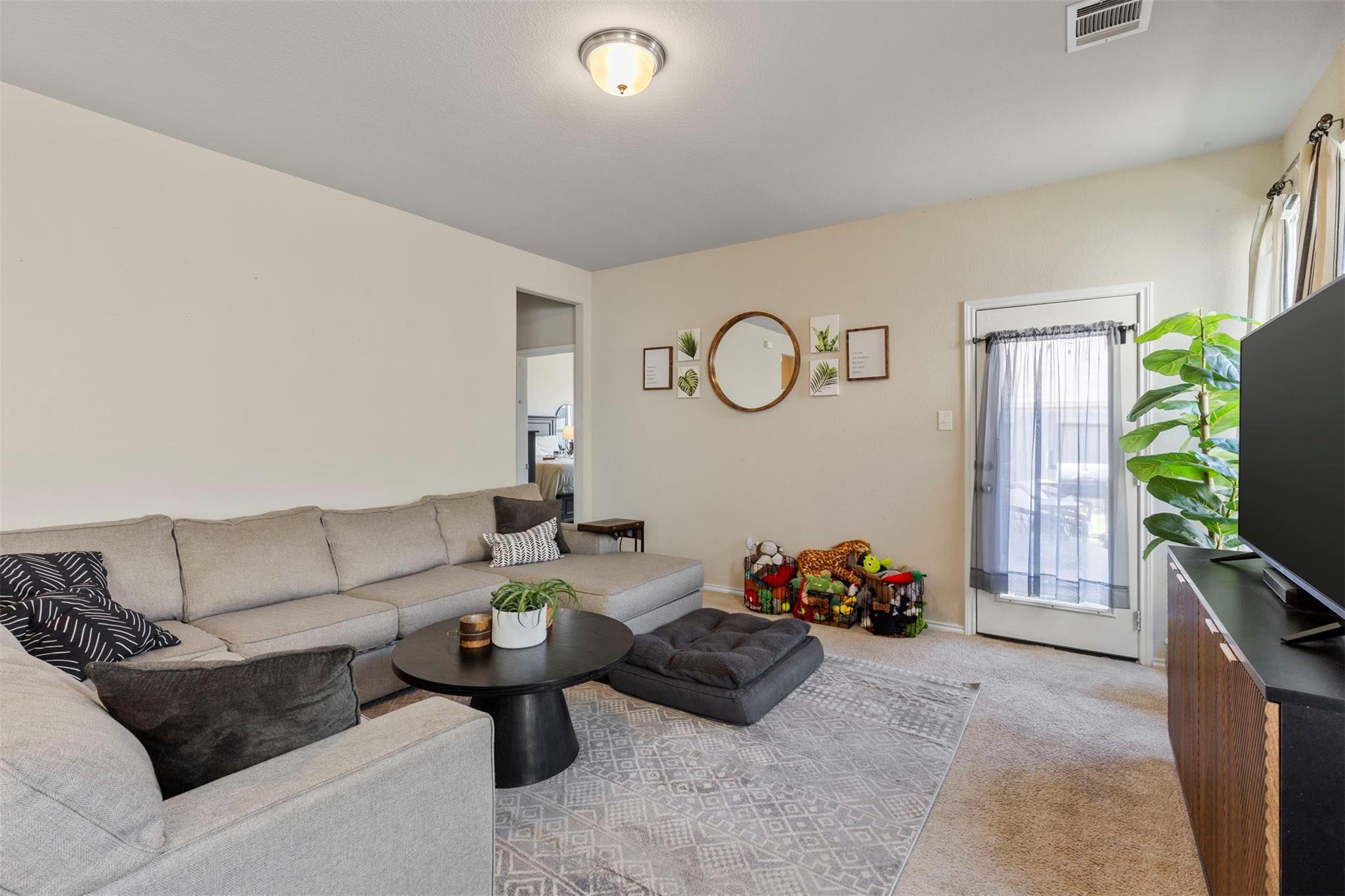 2519 Northern Great White Court