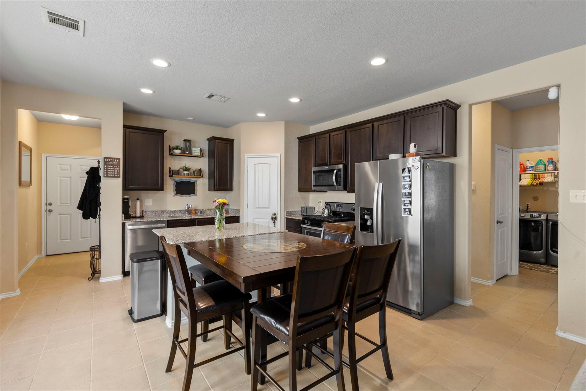 2519 Northern Great White Court