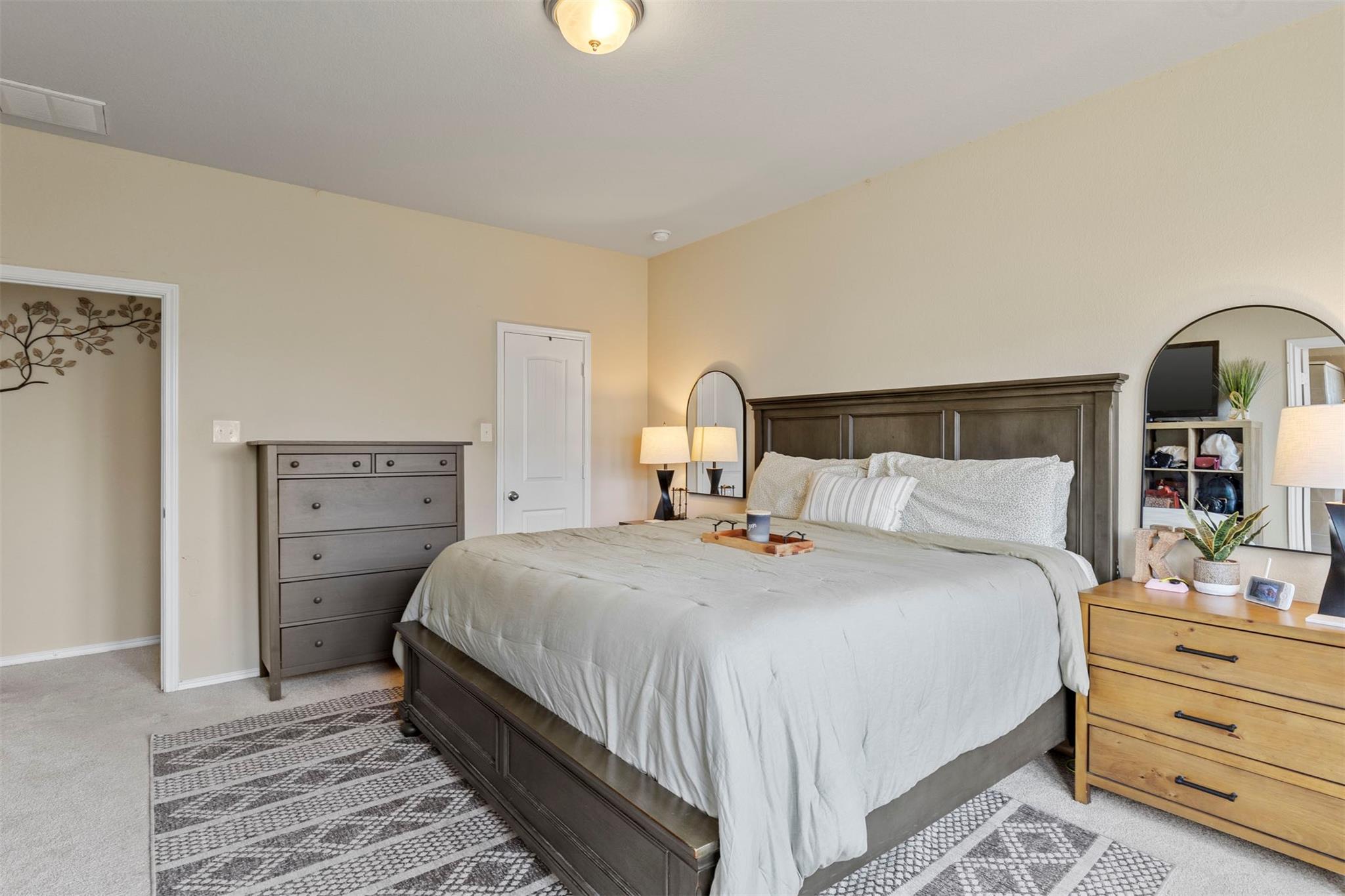 2519 Northern Great White Court