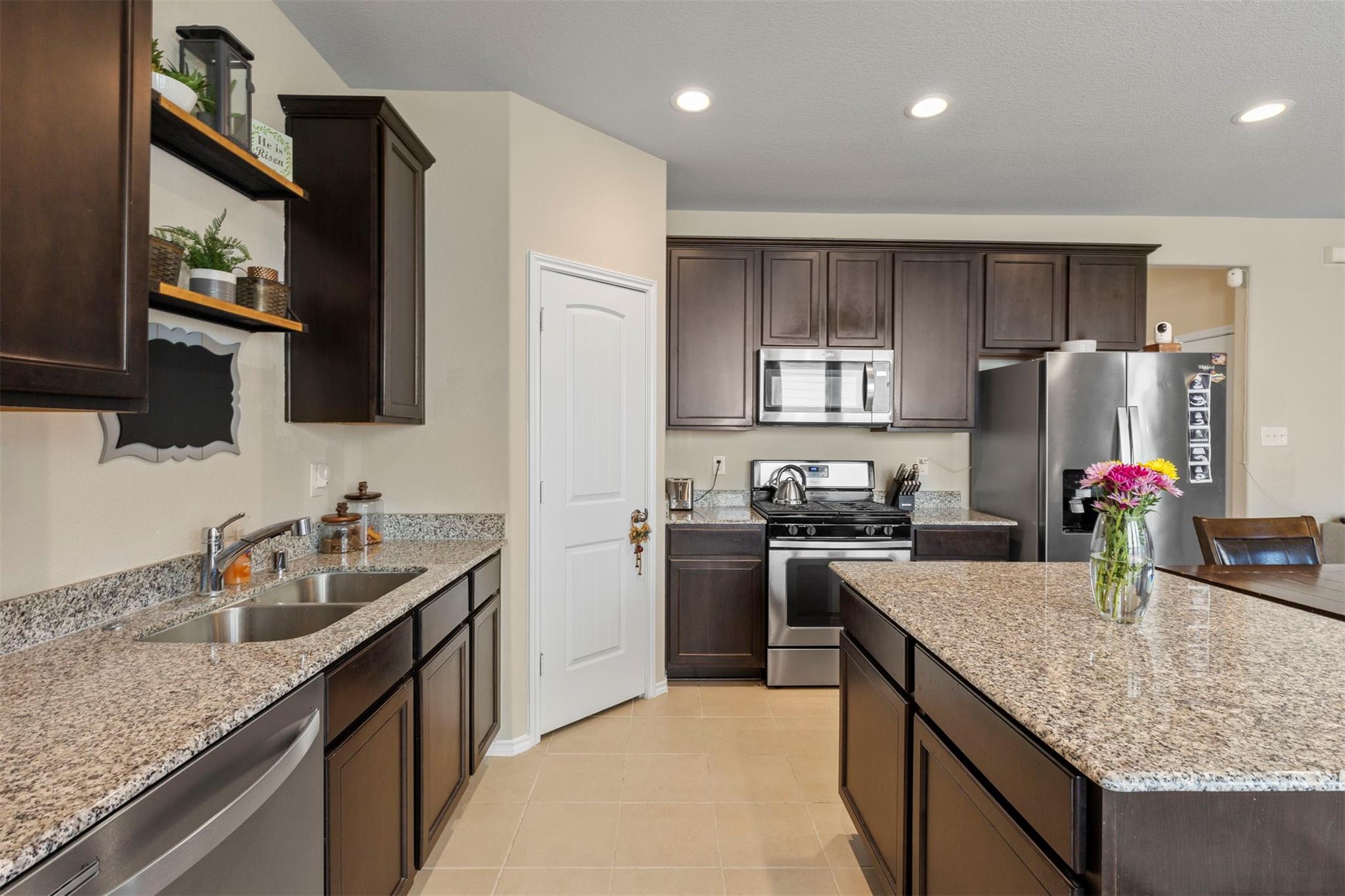 2519 Northern Great White Court