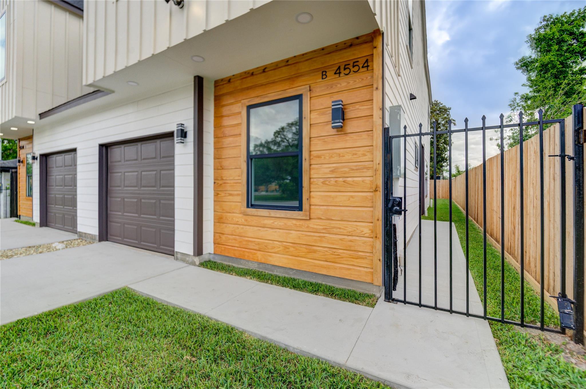 4554 Newberry Street Unit: A/B