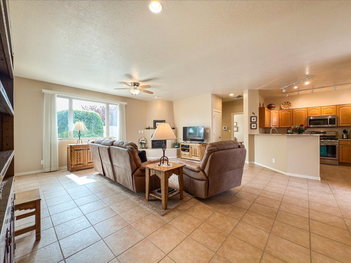 4 Purple Crow Place