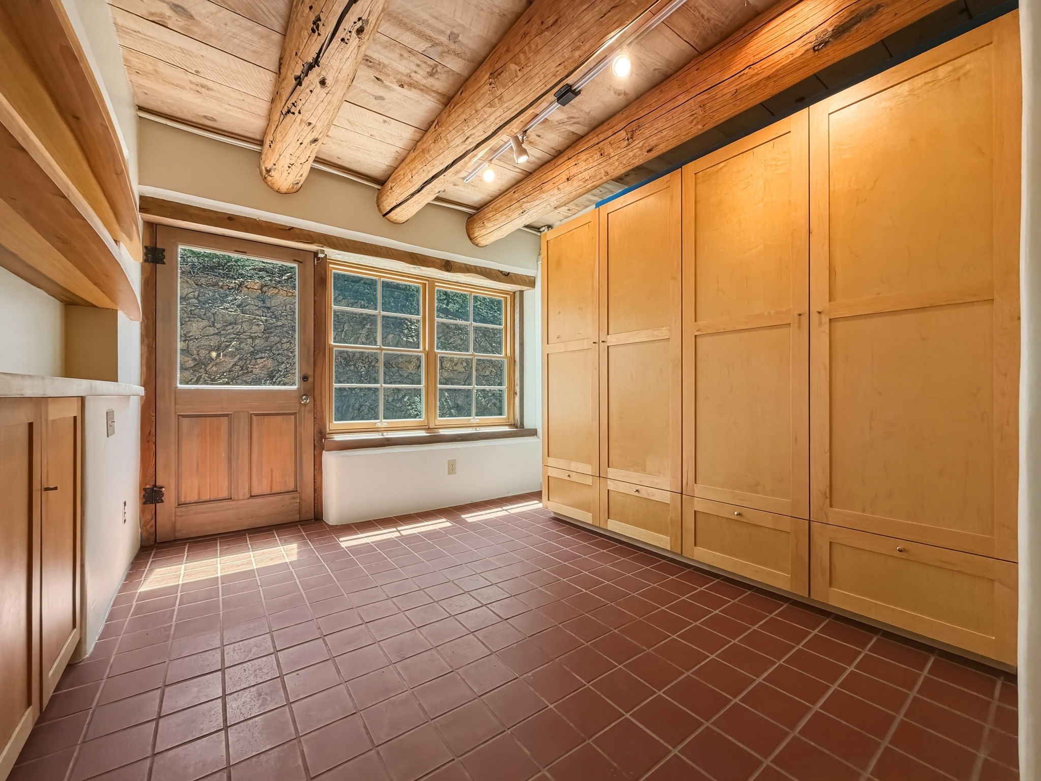 1692 Upper Canyon