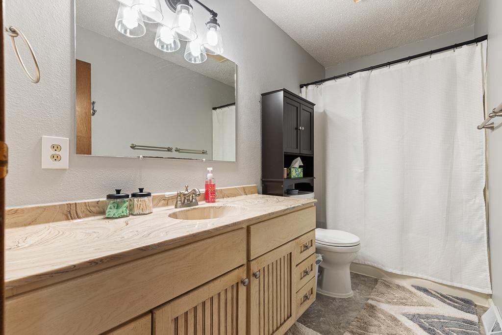 806 Westmar Circle