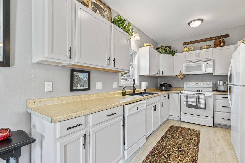 220 Fremont Street S