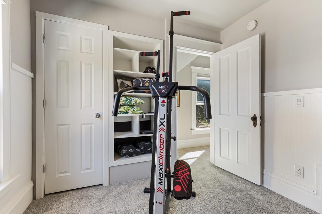 220 Fremont Street S