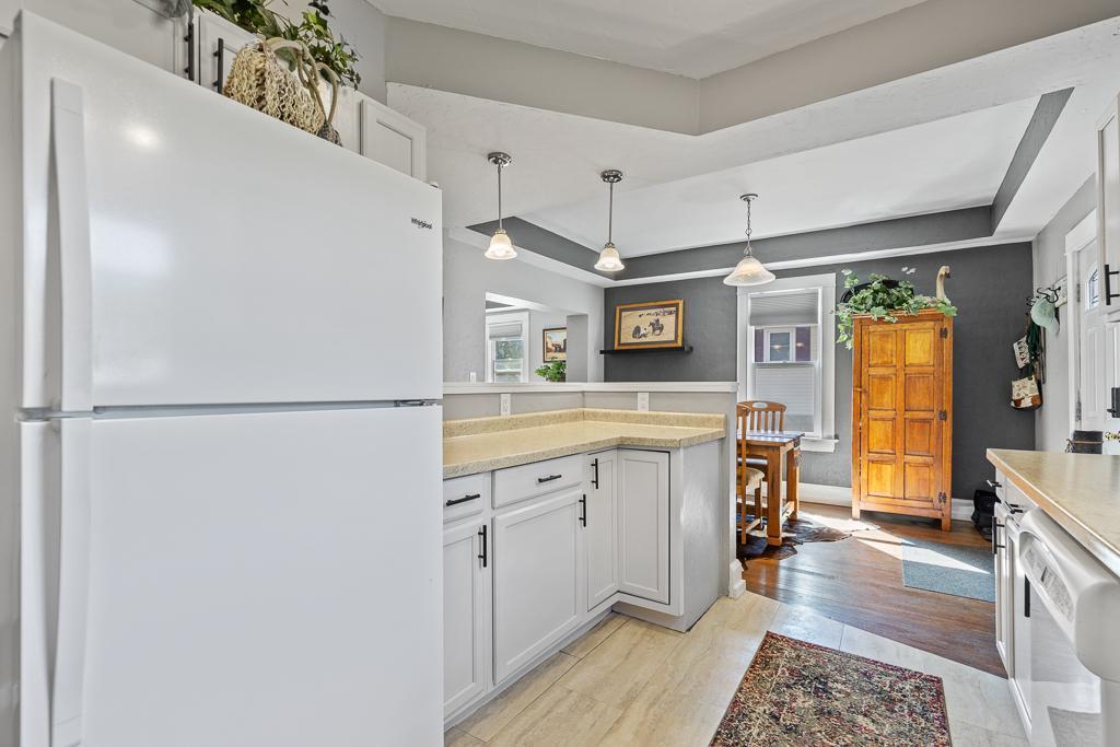 220 Fremont Street S