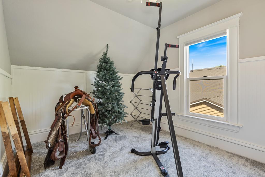 220 Fremont Street S