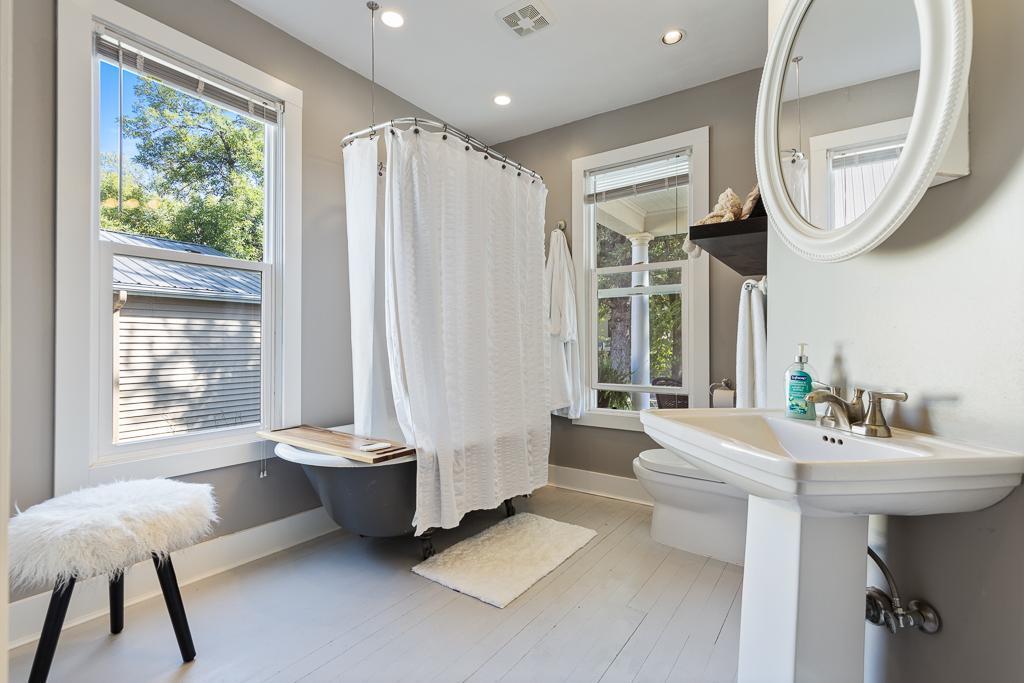 220 Fremont Street S