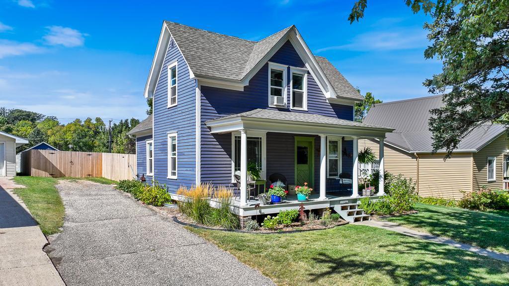 220 Fremont Street S