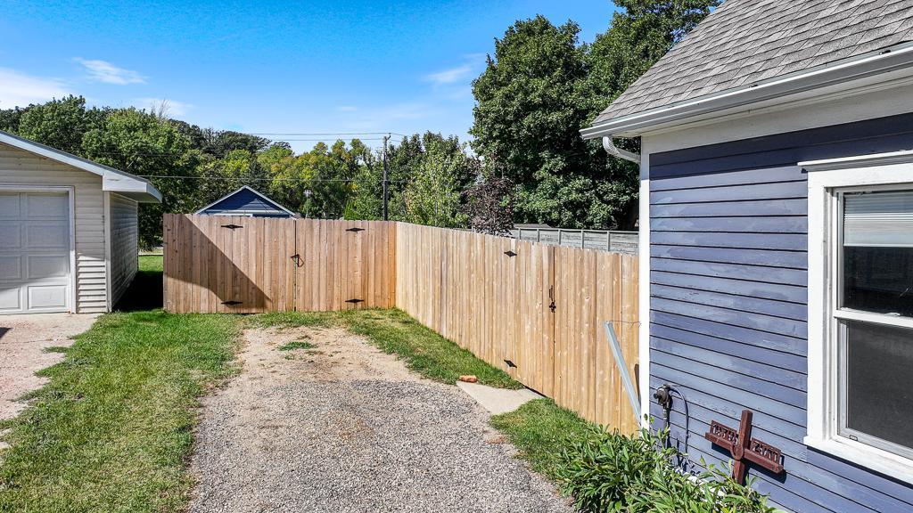 220 Fremont Street S