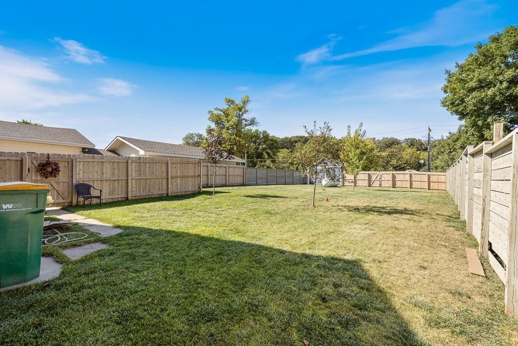 220 Fremont Street S