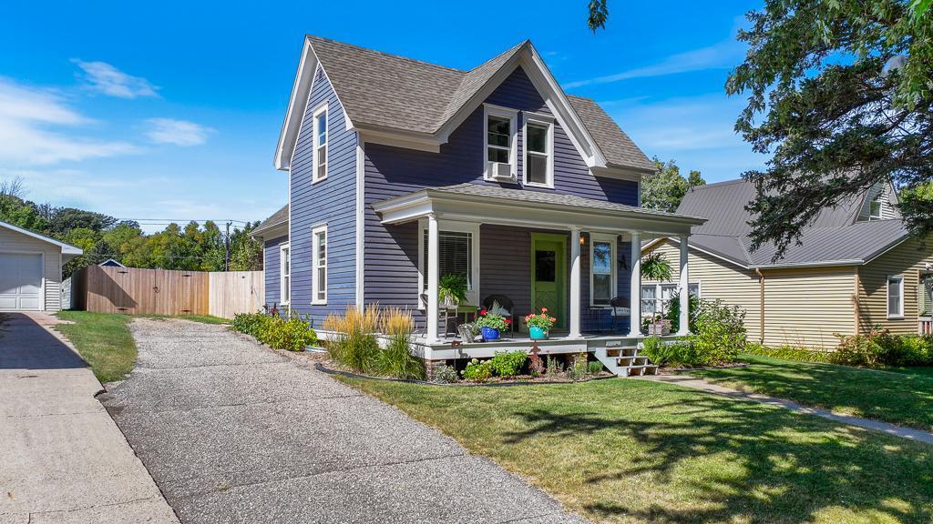 220 Fremont Street S
