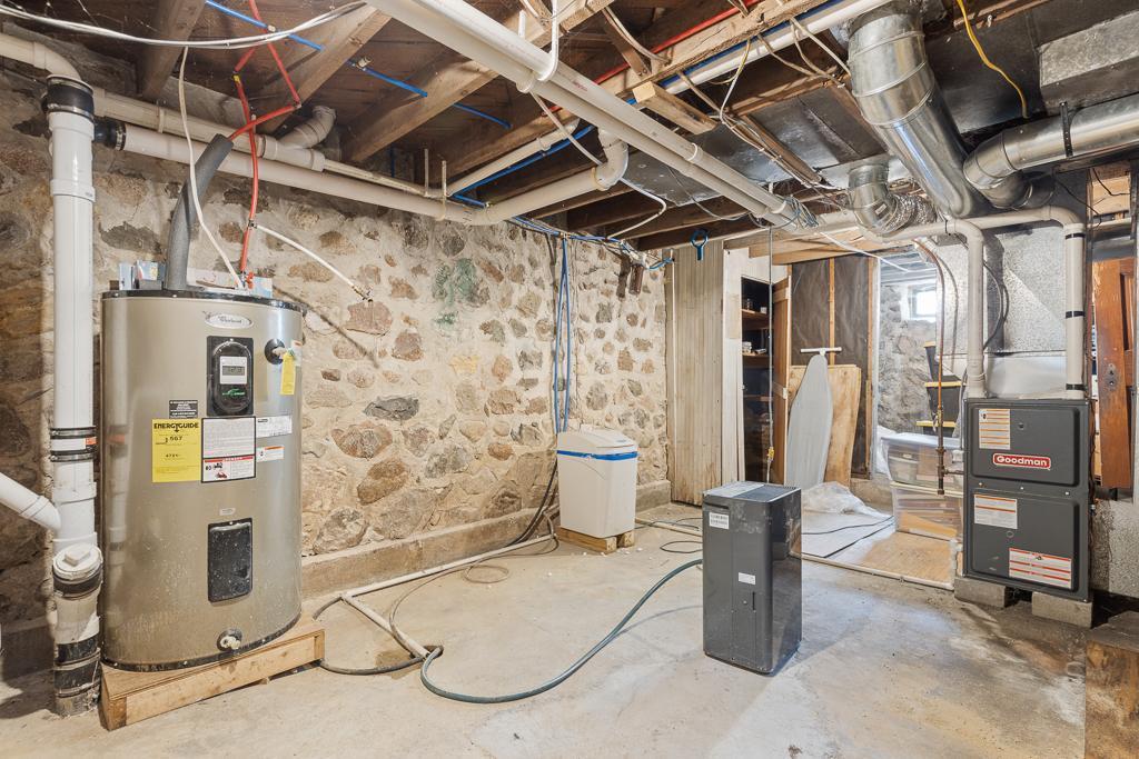 220 Fremont Street S