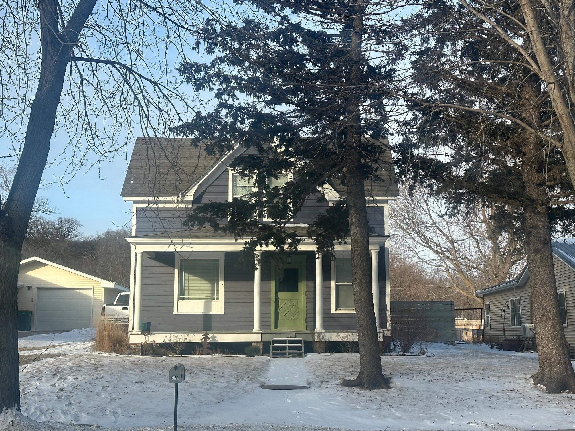 220 Fremont Street S
