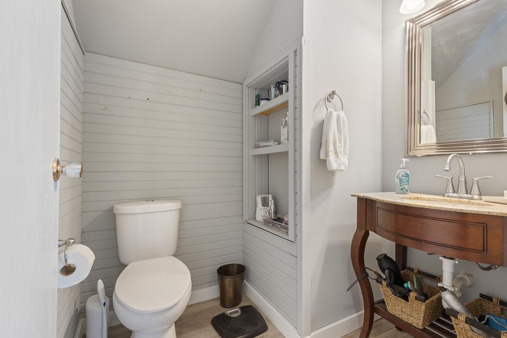 220 Fremont Street S