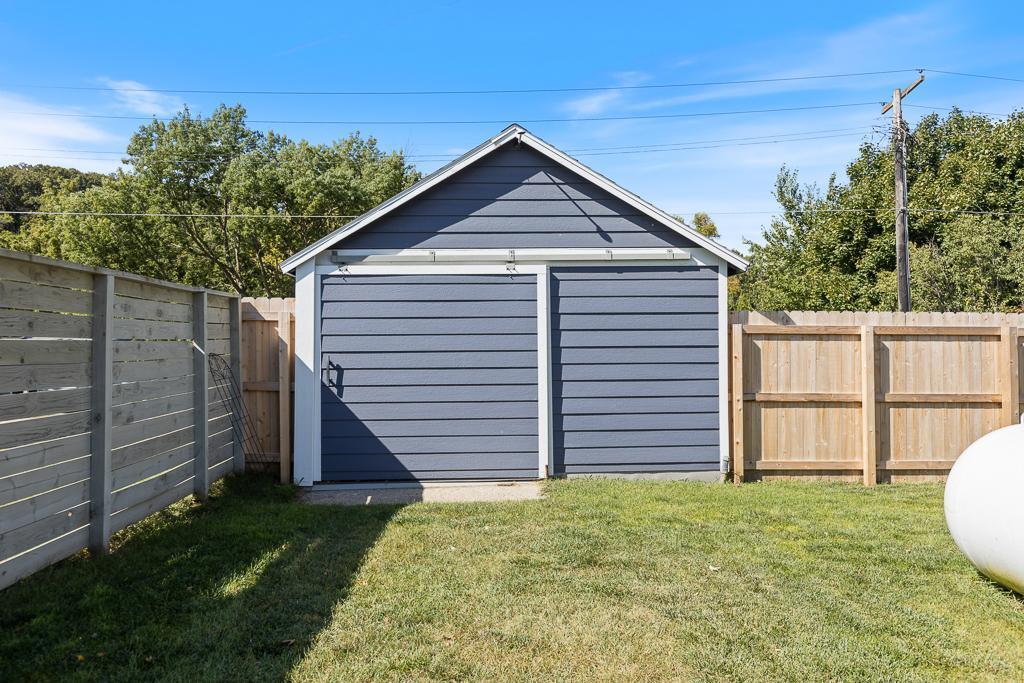 220 Fremont Street S