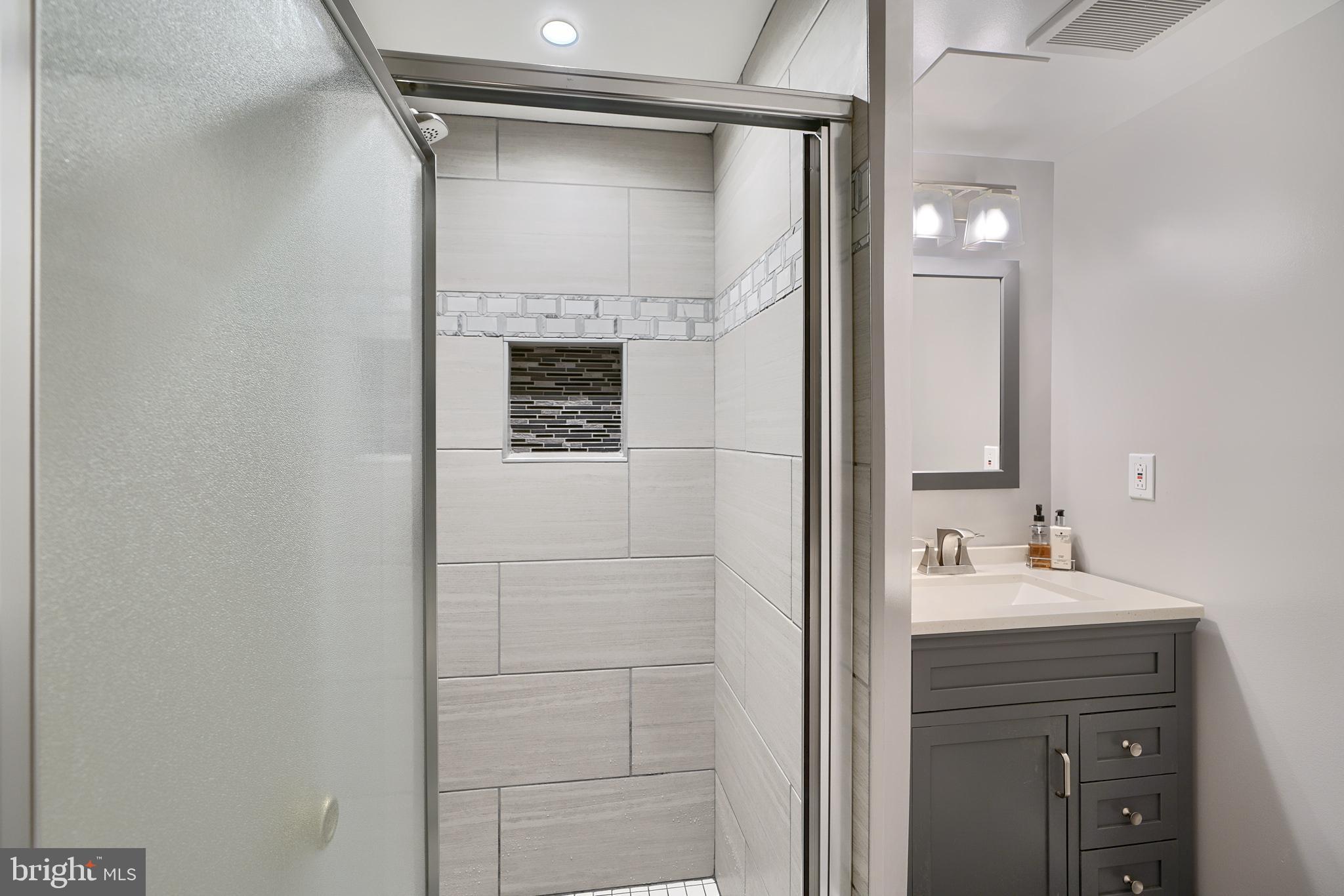 1206 S STREEPER STREET