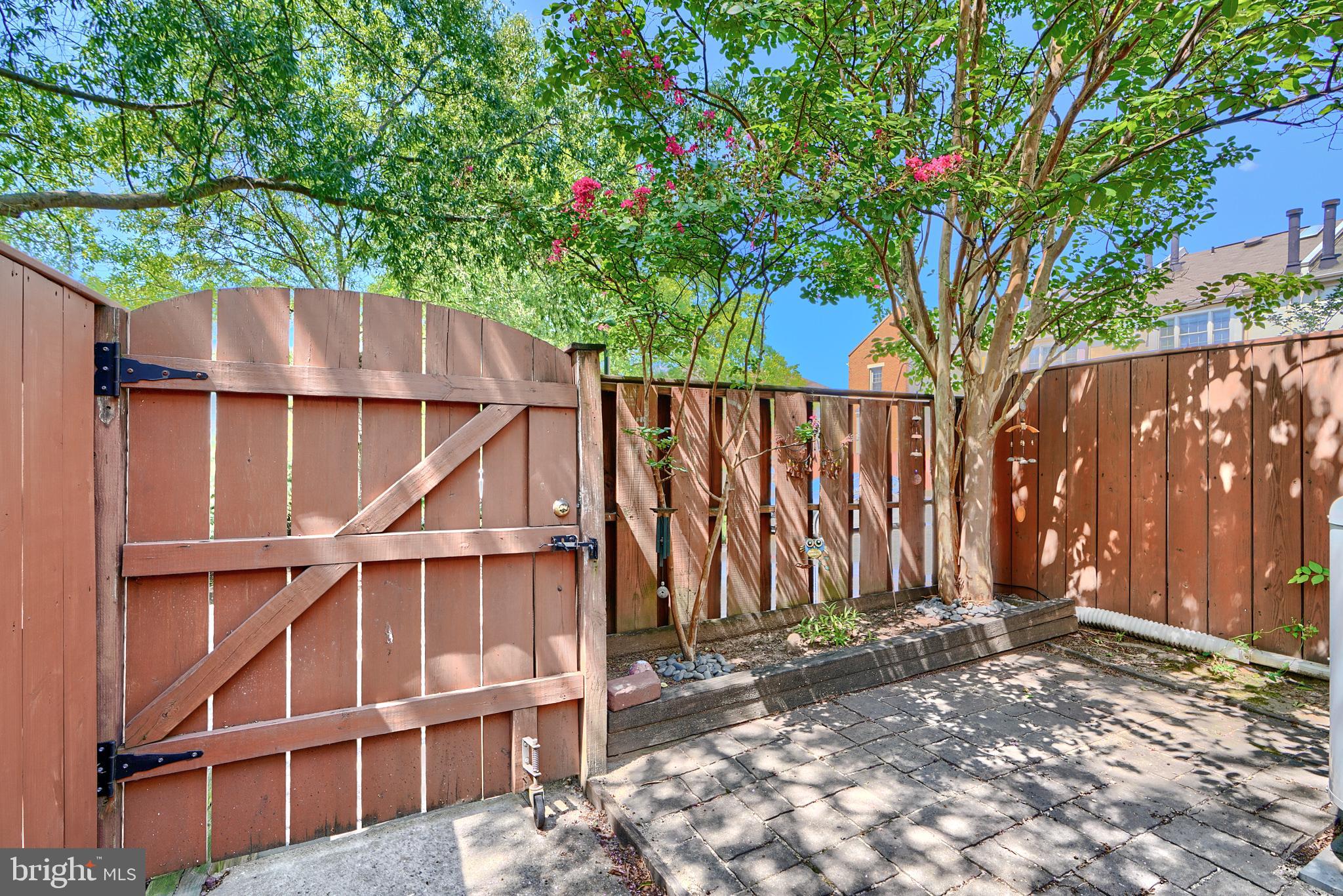 1206 S STREEPER STREET