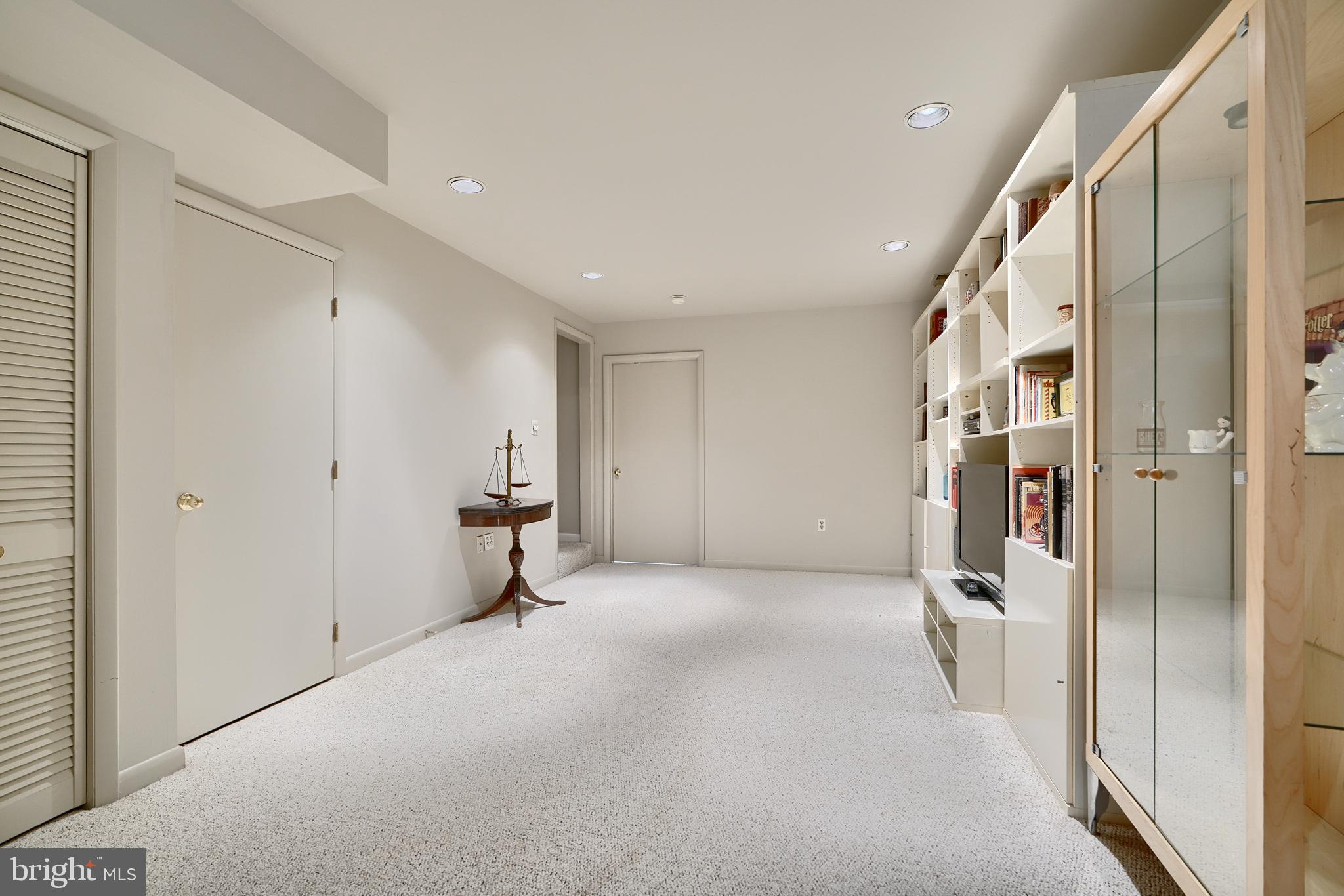 1206 S STREEPER STREET