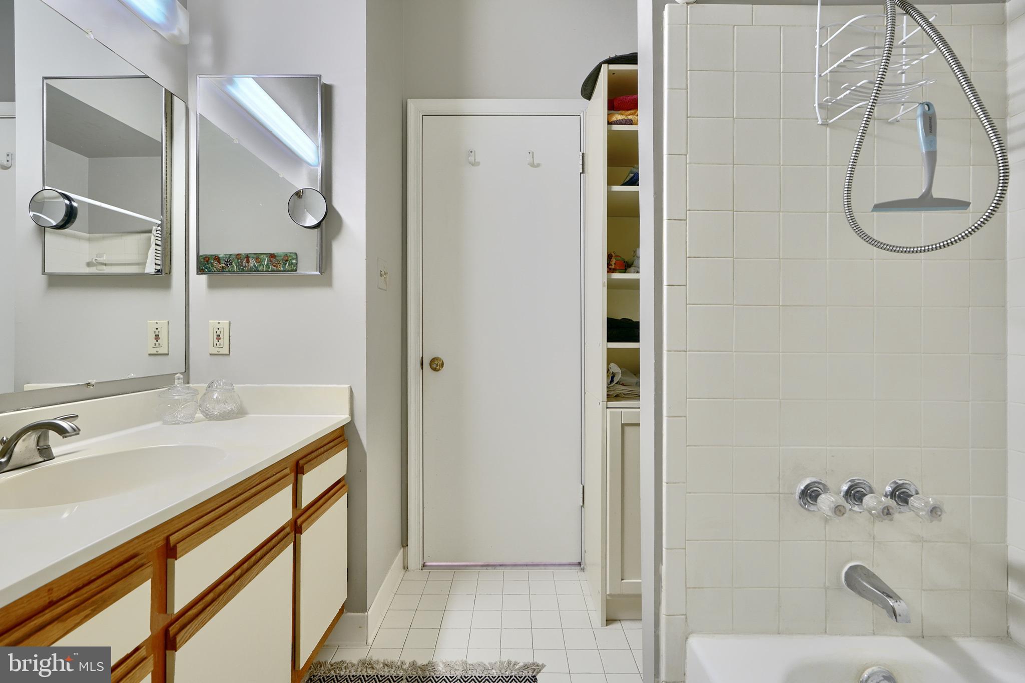 1206 S STREEPER STREET