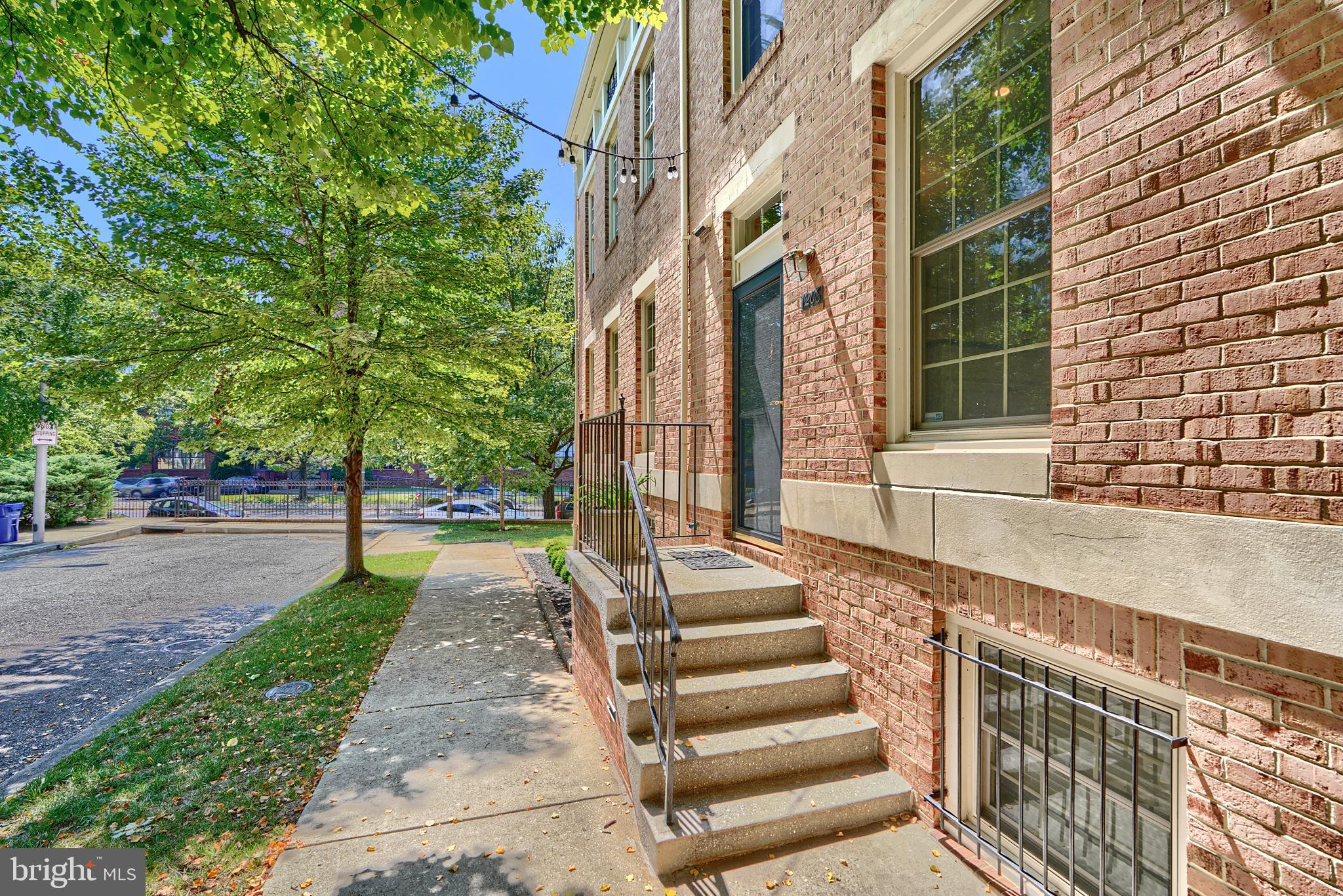 1206 S STREEPER STREET