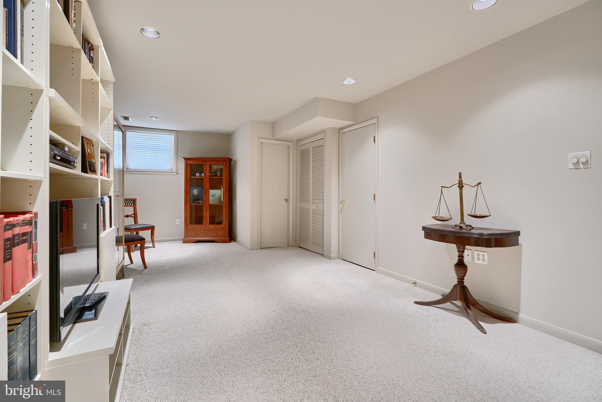 1206 S STREEPER STREET