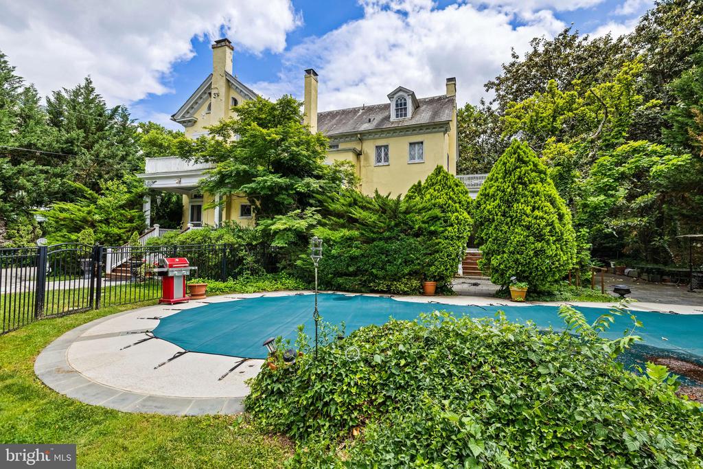 902 W NORTHERN PARKWAY
