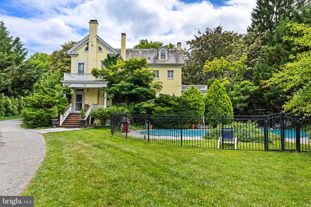 902 W NORTHERN PARKWAY