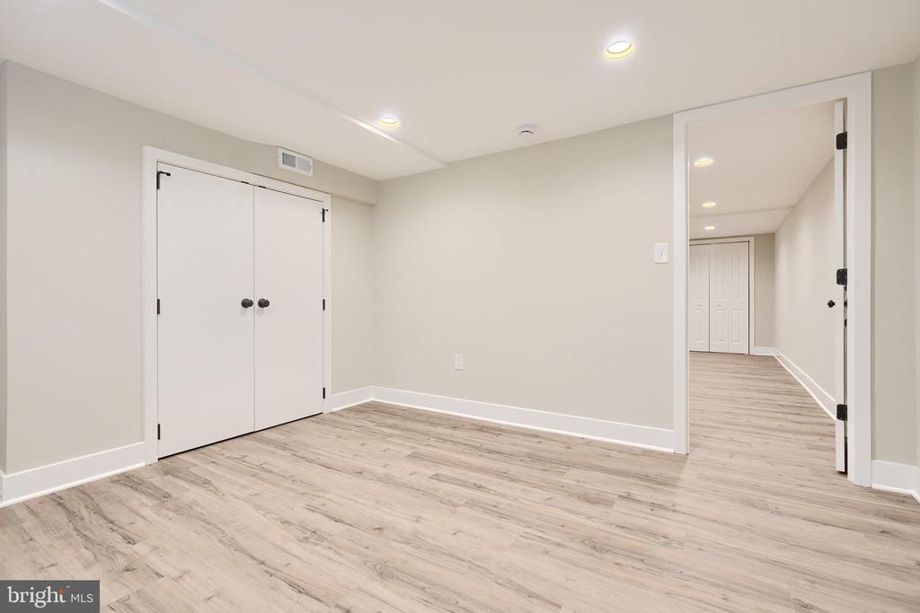 1004 DONINGTON CIRCLE