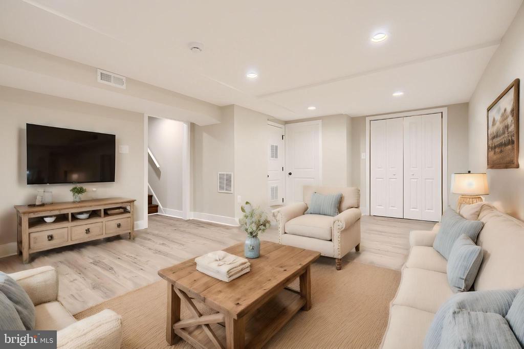 1004 DONINGTON CIRCLE
