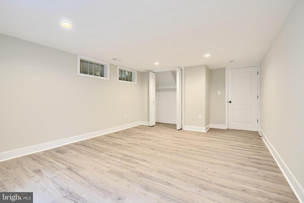 1004 DONINGTON CIRCLE