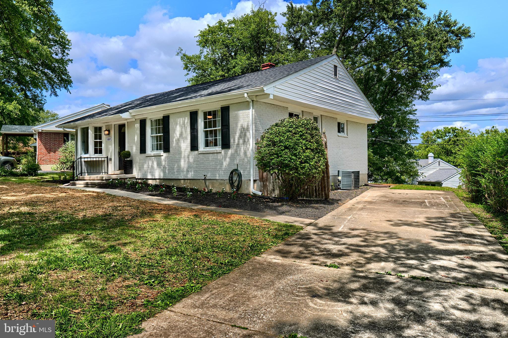 1004 DONINGTON CIRCLE