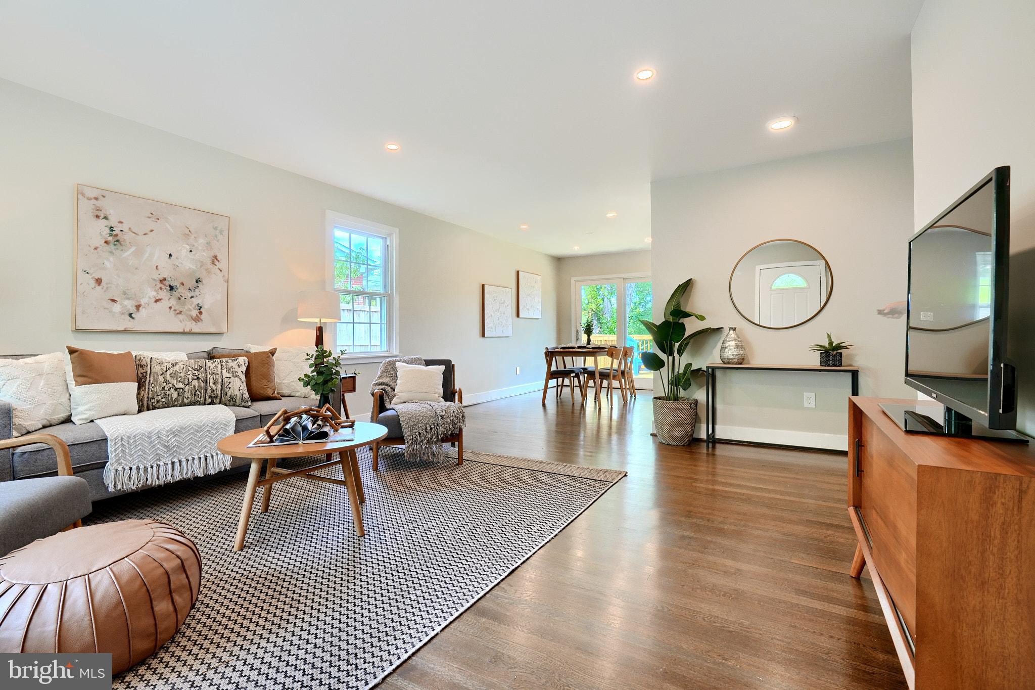 1004 DONINGTON CIRCLE