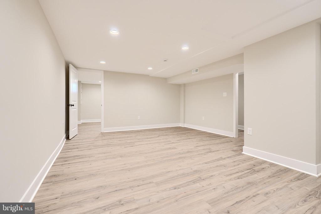 1004 DONINGTON CIRCLE