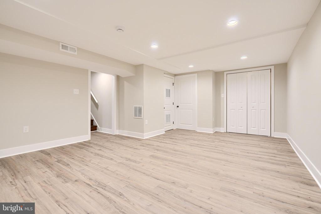 1004 DONINGTON CIRCLE
