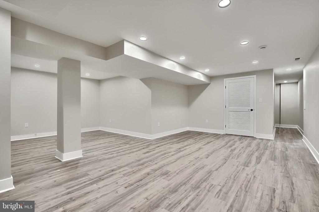 411 TERRACE WAY