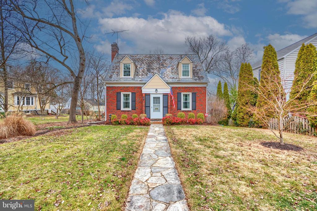 581 WOODBINE AVENUE