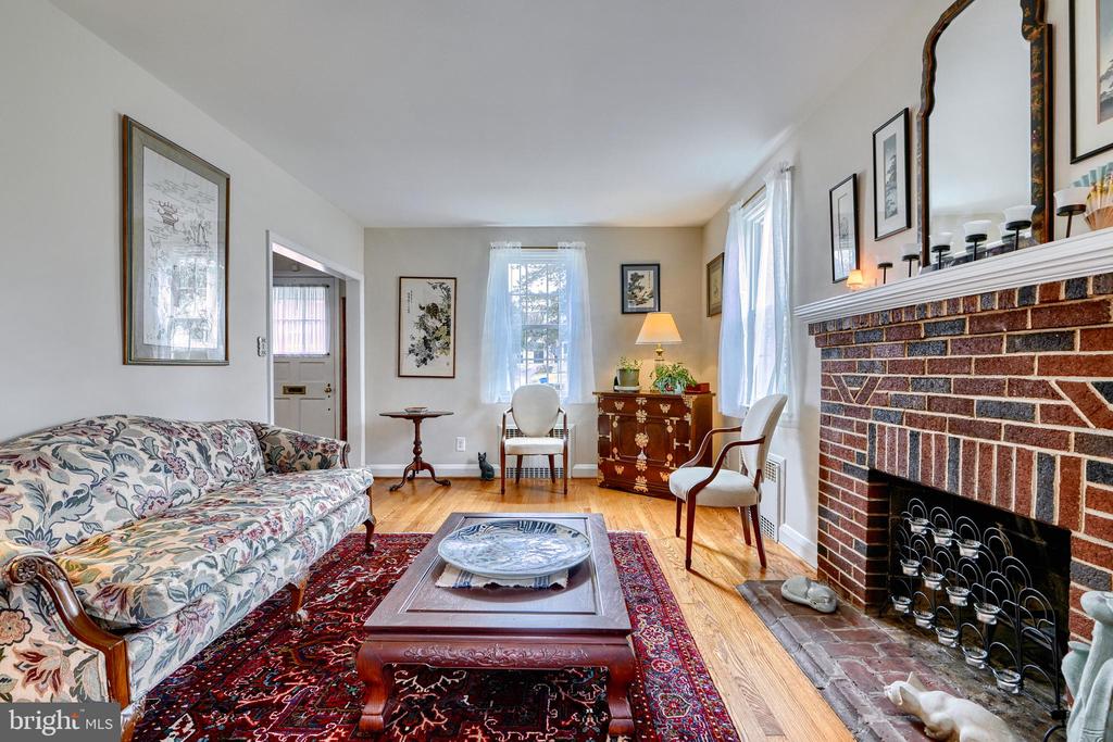 581 WOODBINE AVENUE